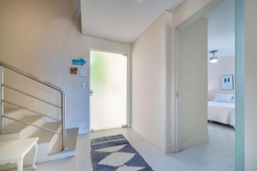 Casa com 4 suítes sendo vista mar